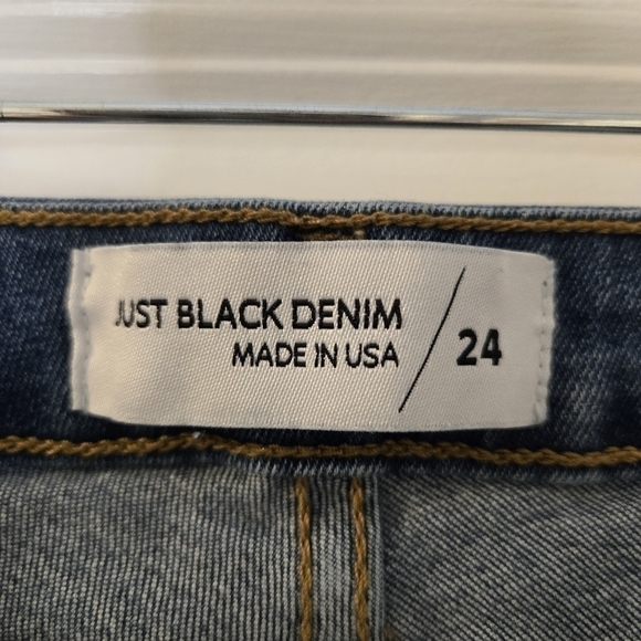 Just Black Denim Flex Waist Mid Rise Jeans with Fringe Ankles Hems Size 24 - Picture 4 of 15